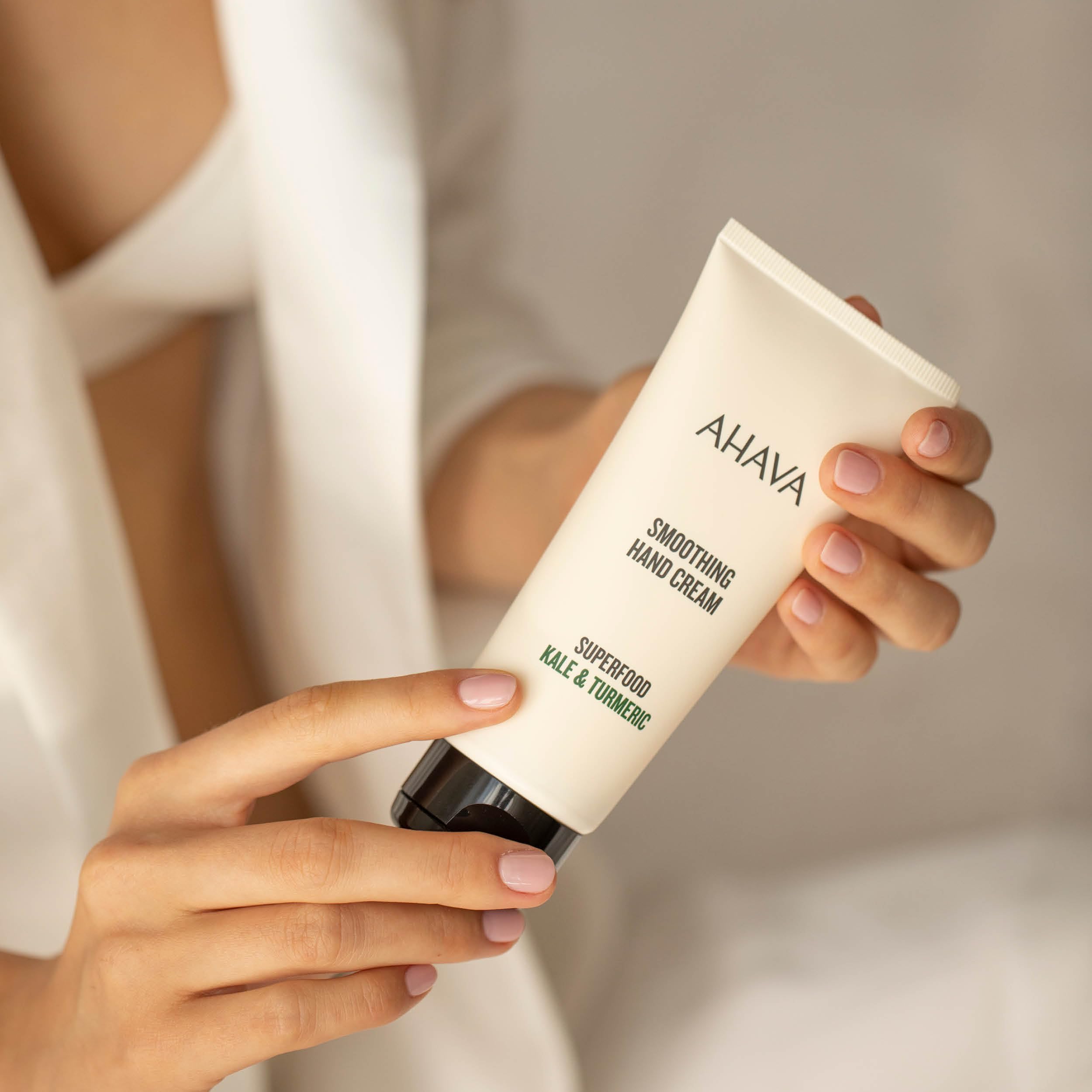 ahava-smoothing-hand-cream-kale-turmeric-handcreme-100-ml image 5