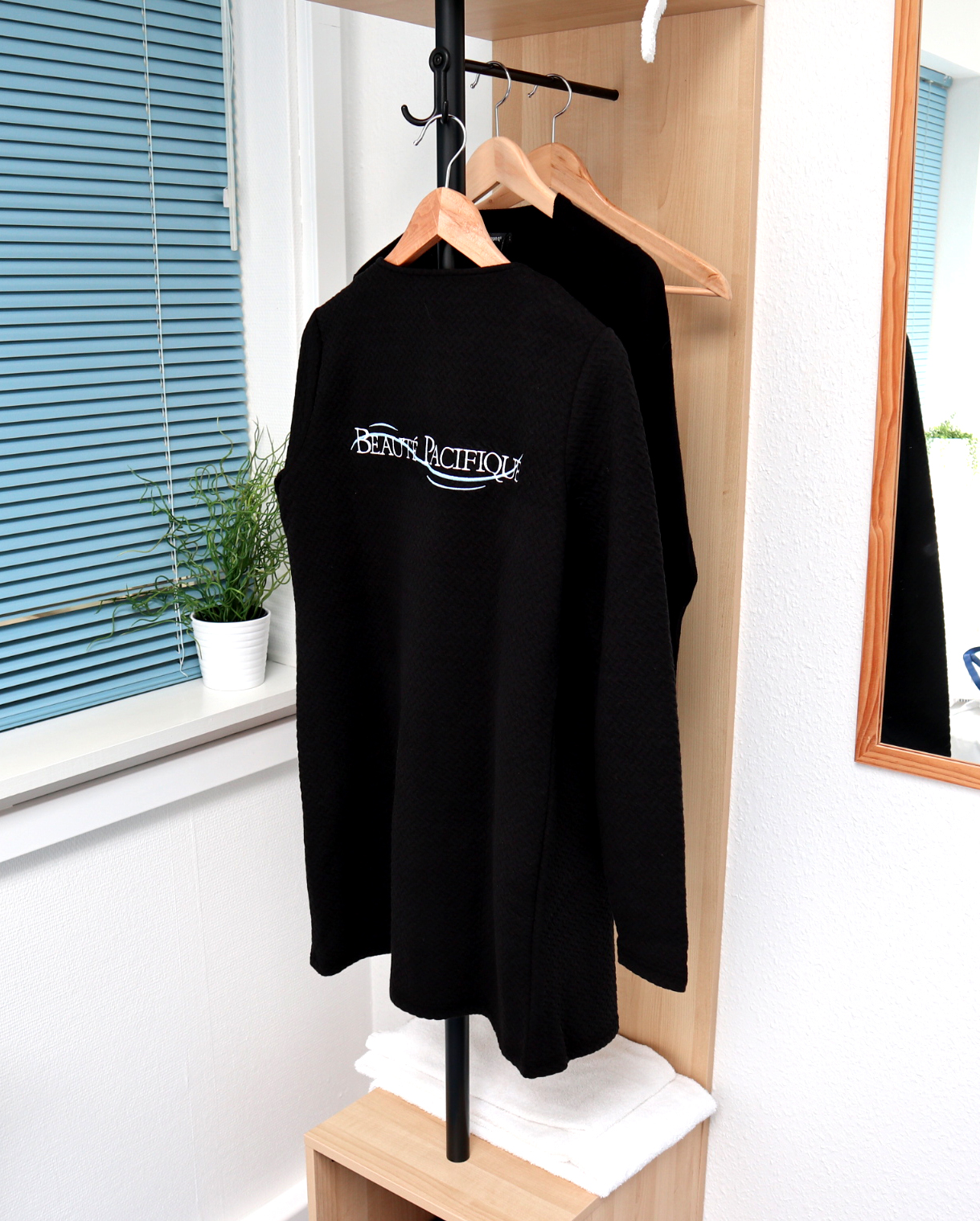beaut-pacifique-cardigan-long-w-logo-lange-strickjacke image 1