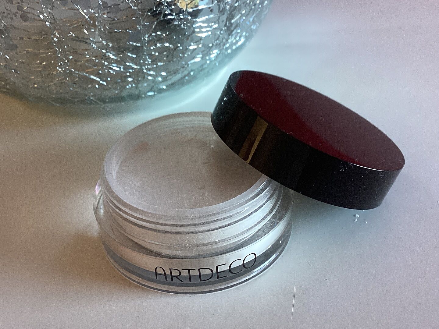 Feines, transparentes Puder